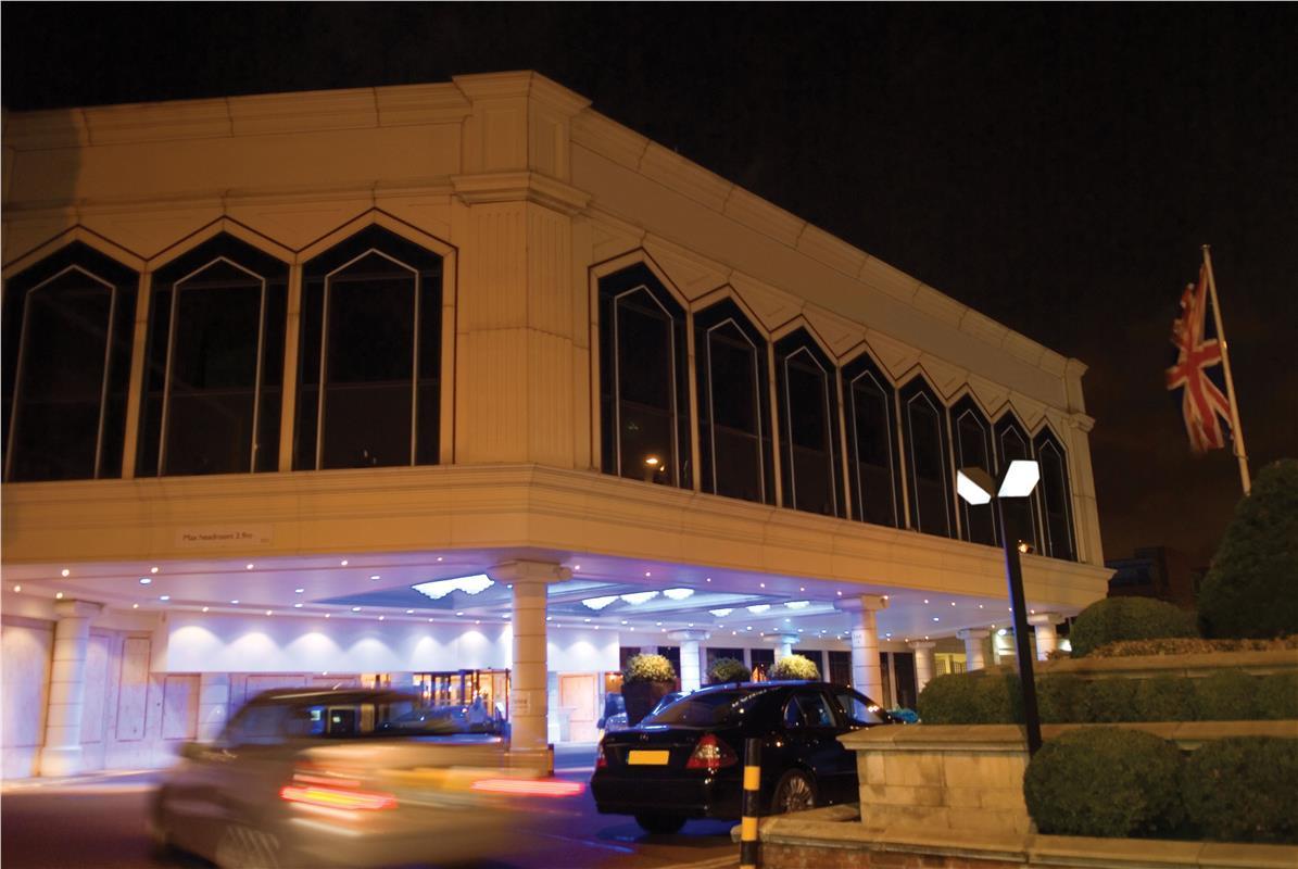 Radisson Blu Hotel, London Heathrow Hillingdon Exterior foto